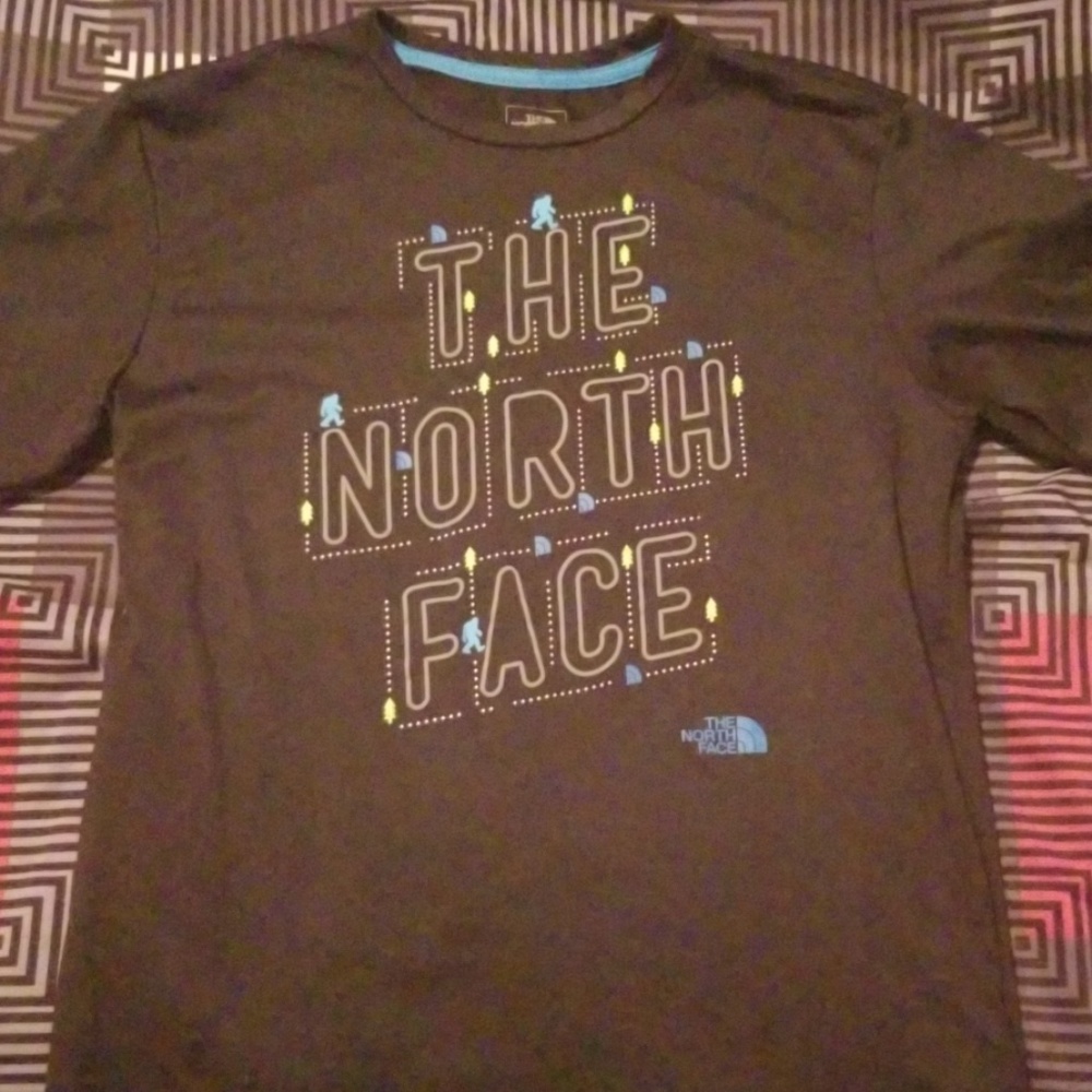 Boys Large North Face Tshirt